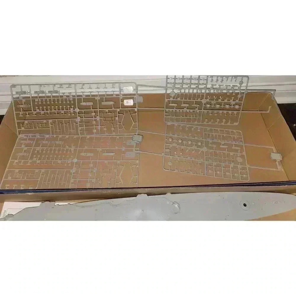 1/350 Scale German Heavy Cruiser Prinz Eugen 1945 - Picture 5 of 8